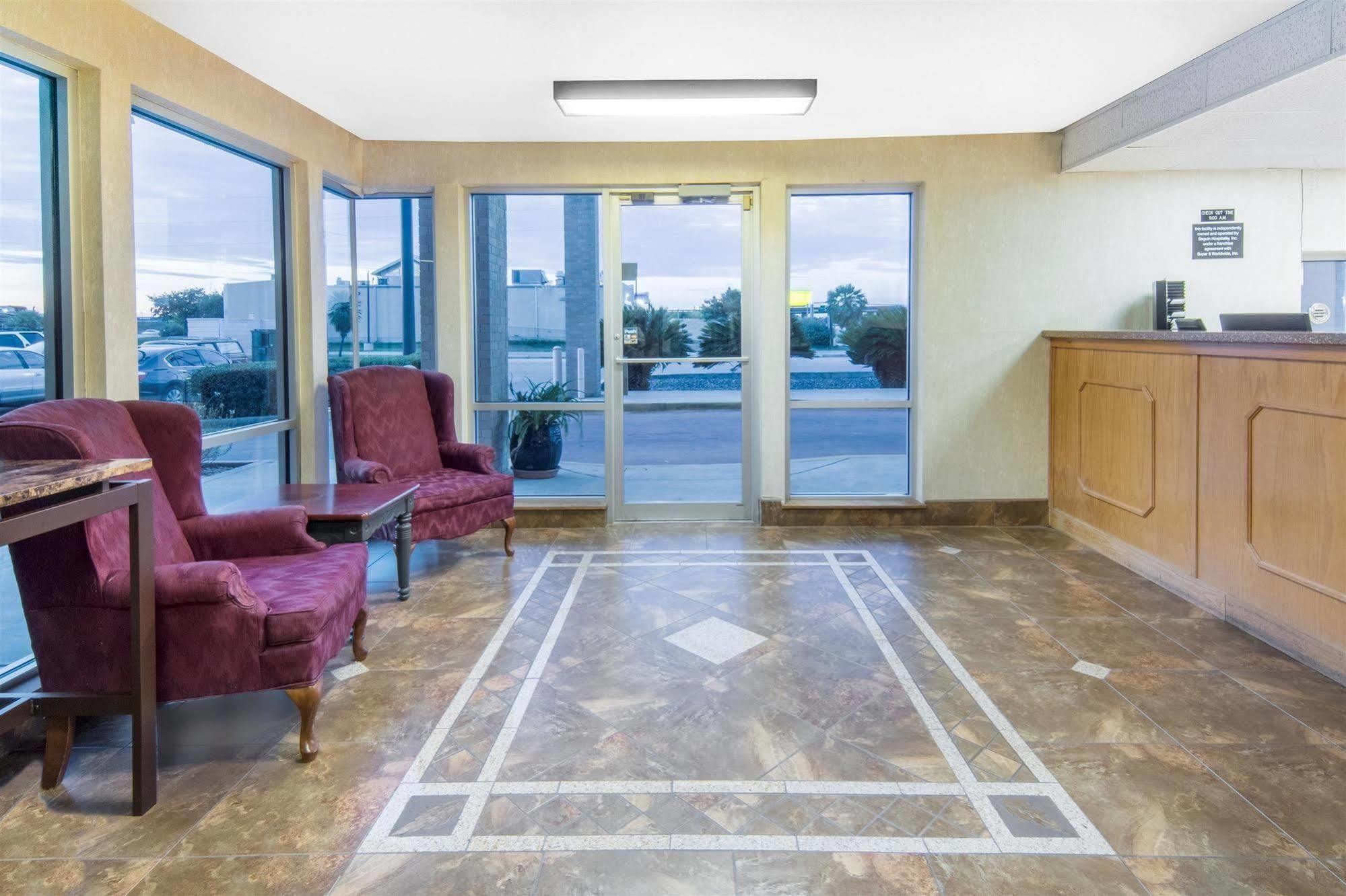 Super 8 By Wyndham Seguin Ξενοδοχείο Εξωτερικό φωτογραφία